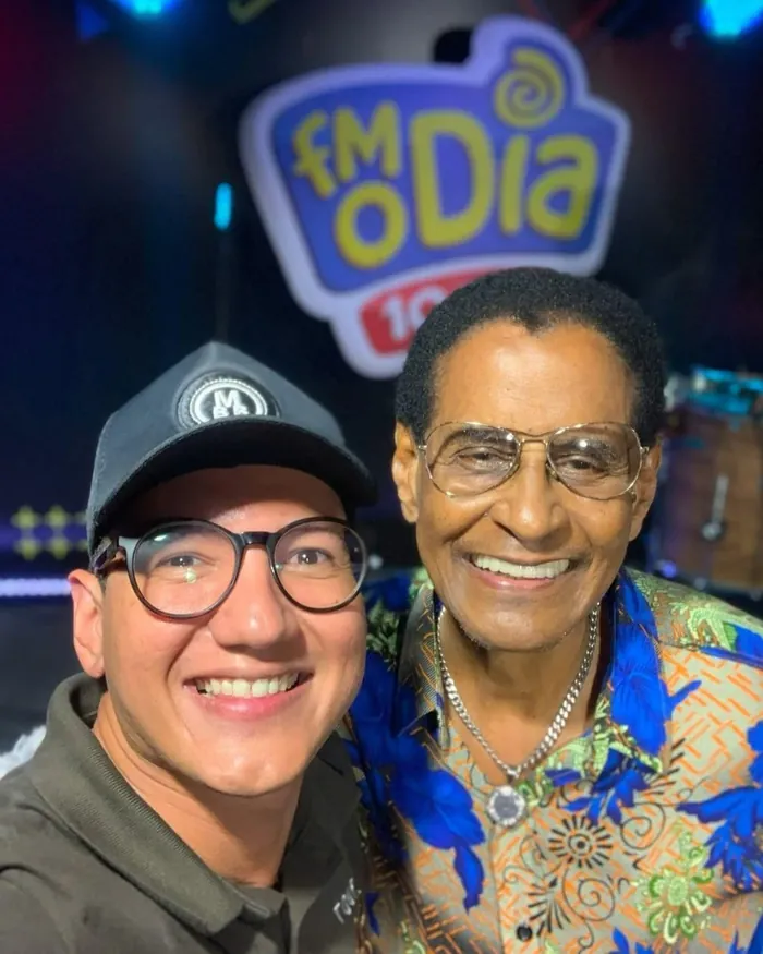 Jean com artista do samba