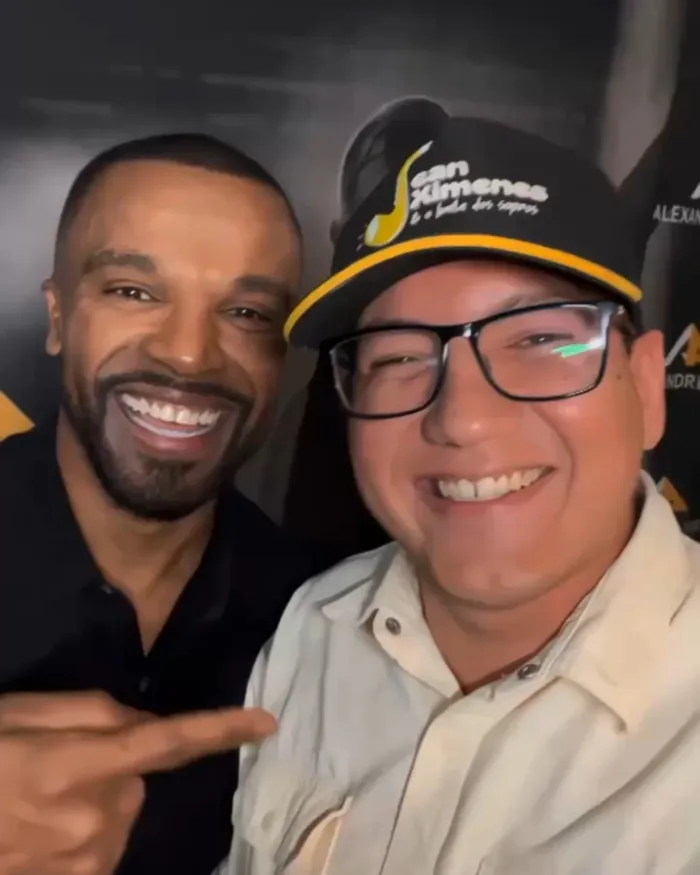 Jean com artista do samba
